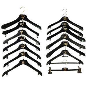 16 cintres velours Chanel