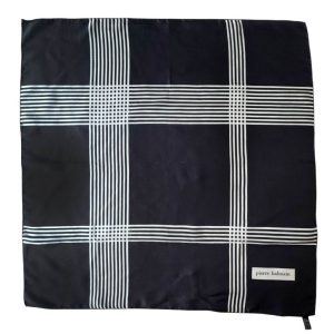 Carré en soie Pierre Balmain