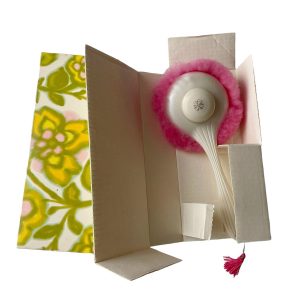 Avon Fluff Puff powder 60s