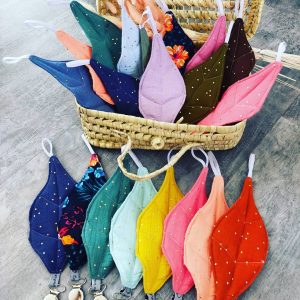 ATTACHES TETINES FORME FEUILLE