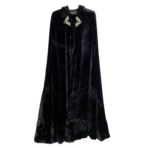 Cape en soie Au Louvre