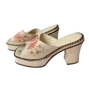 Mules beiges en tissus brodé