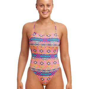 Maillot de bain une-pièce Twisted pour femmes - Devil in Detail